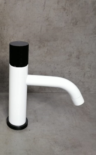 121-WB Смеситель для умывальника Stick White- Black